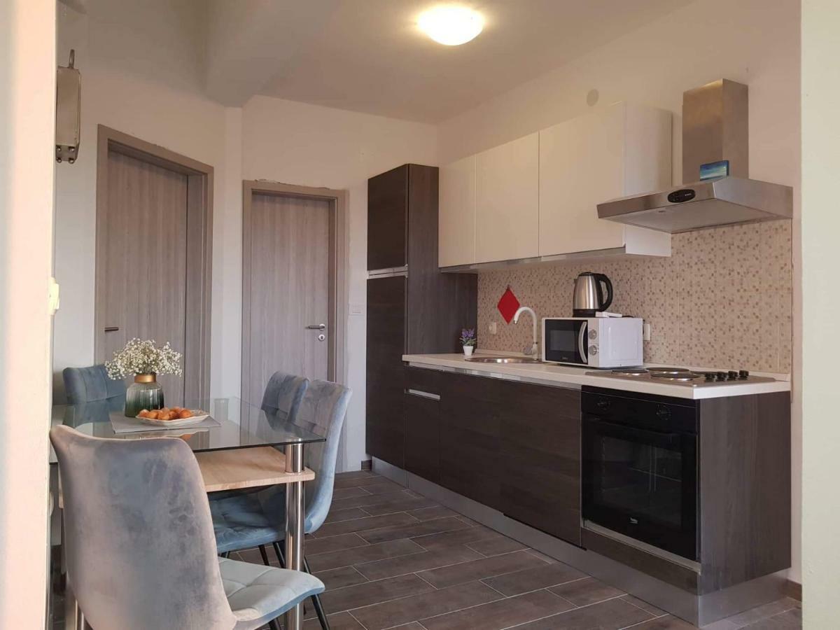 Apartmani Luce I Miho Nin Esterno foto