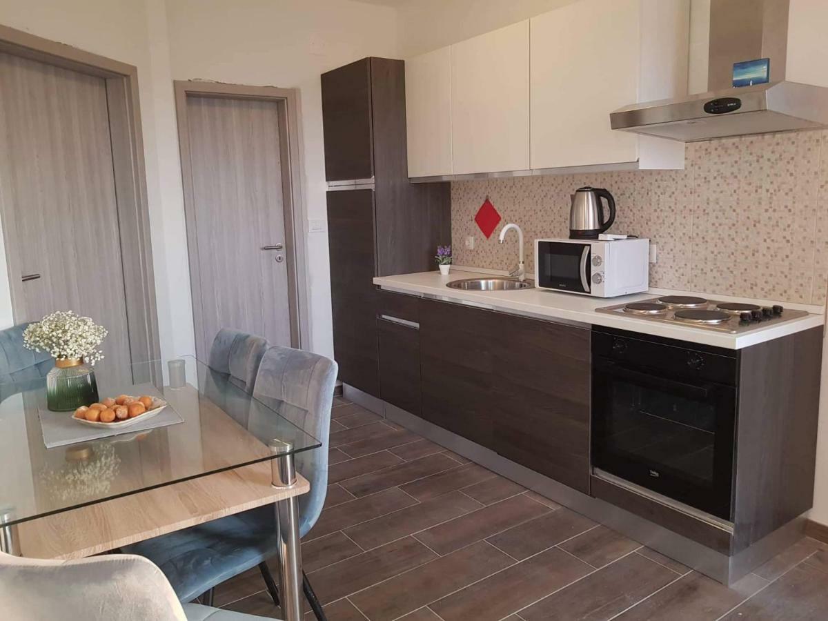 Apartmani Luce I Miho Nin Esterno foto