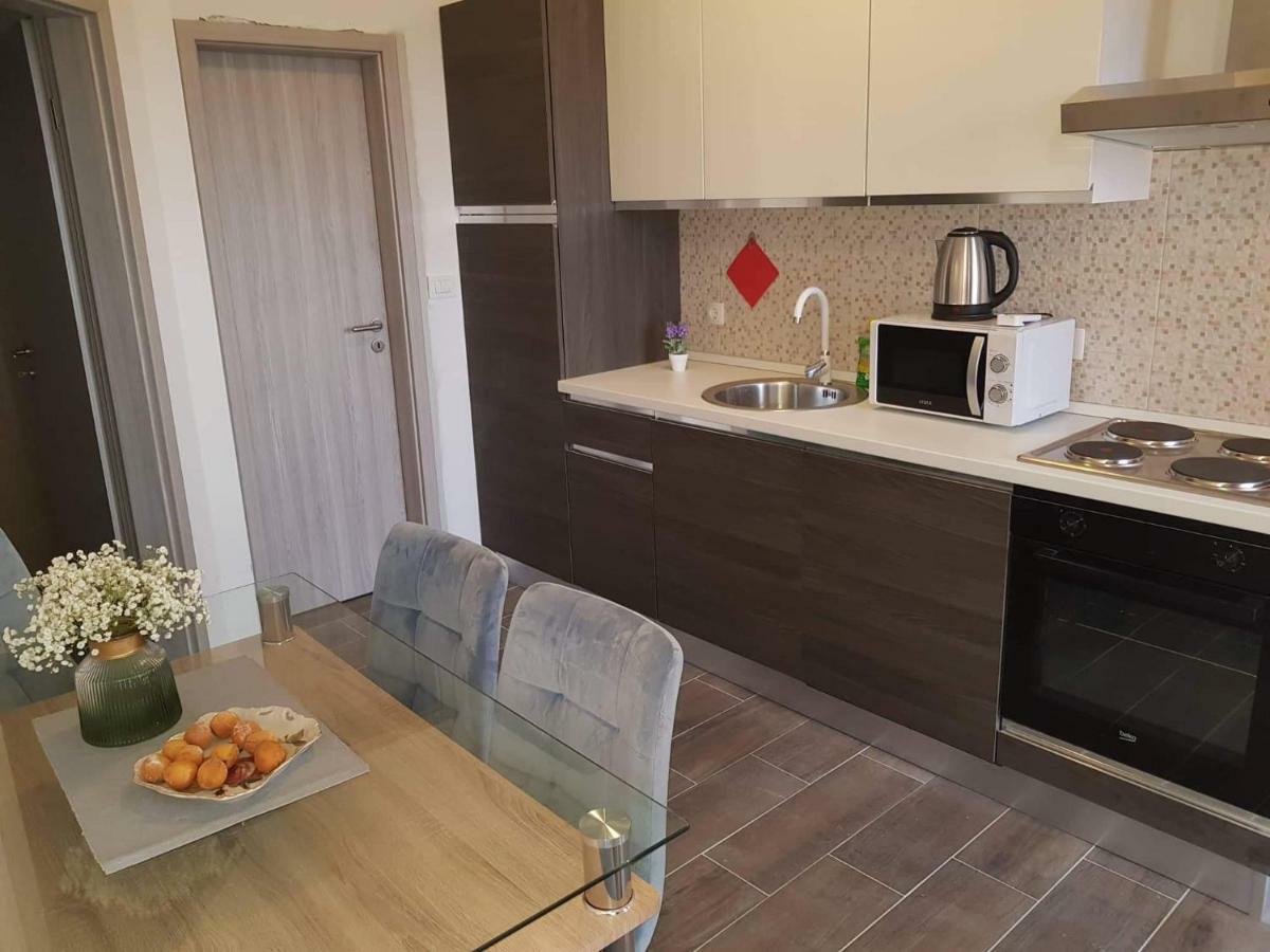 Apartmani Luce I Miho Nin Esterno foto