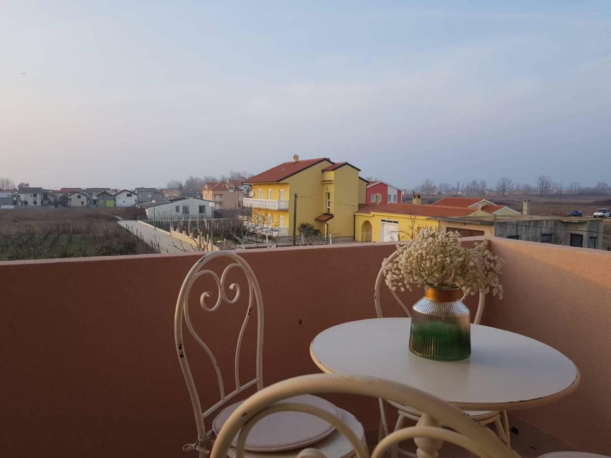 Apartmani Luce I Miho Nin Esterno foto