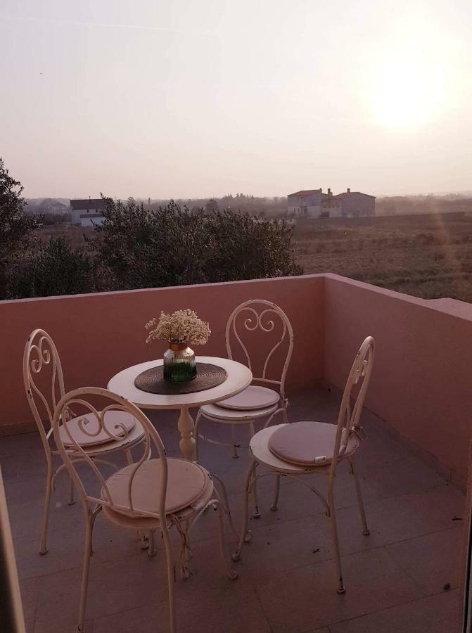 Apartmani Luce I Miho Nin Esterno foto