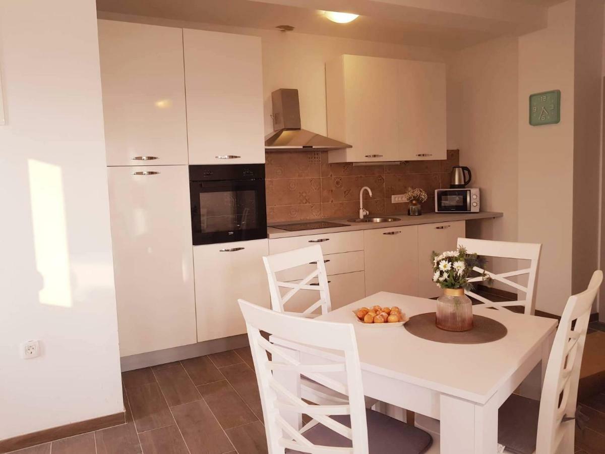 Apartmani Luce I Miho Nin Esterno foto