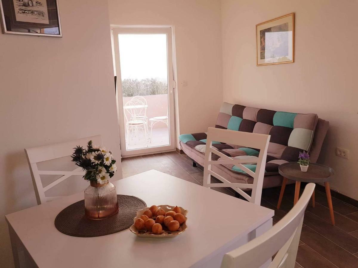 Apartmani Luce I Miho Nin Esterno foto