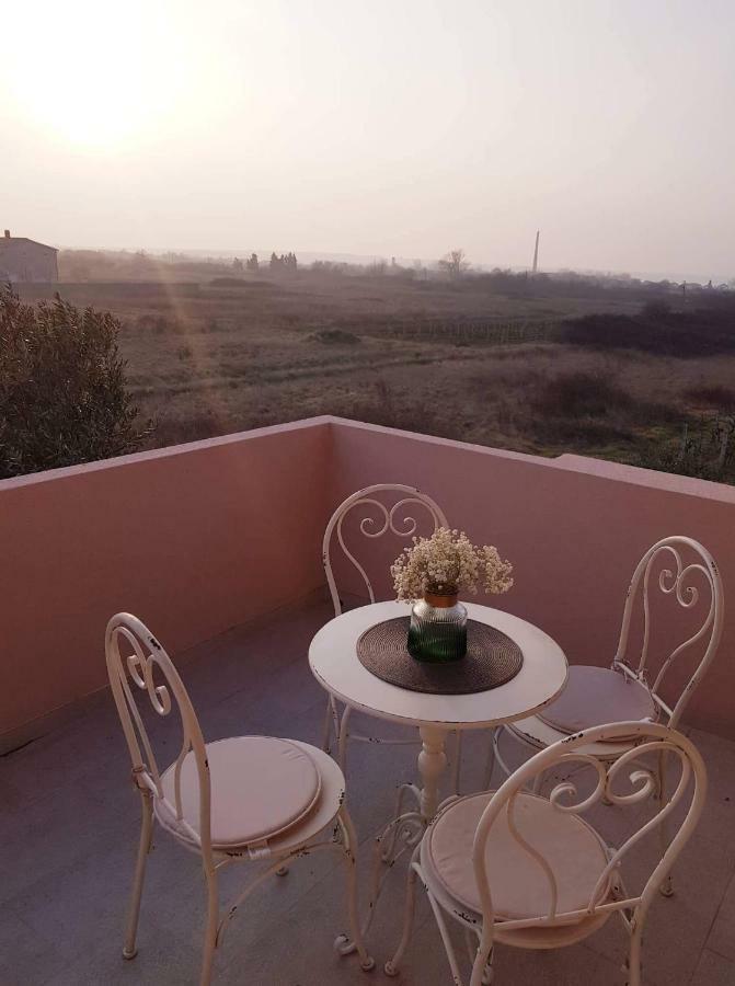 Apartmani Luce I Miho Nin Esterno foto